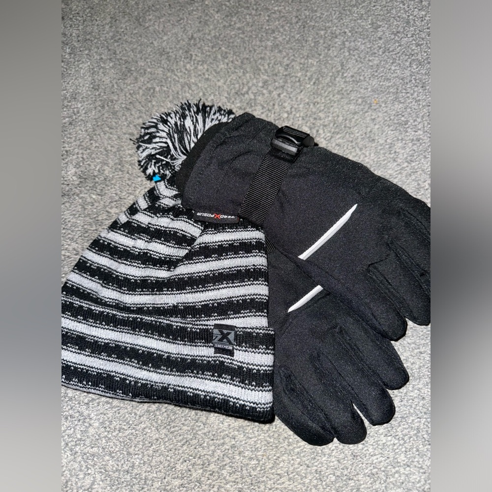Brand New With Tags Boys S/M ZeroXposur Cuffed Beanie Hat and Winter Glove Set